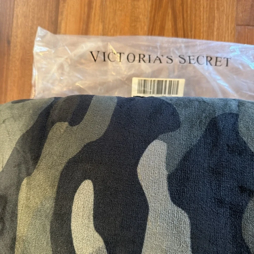 New W Tags Victoria's Secret Rare Camo Sherpa Blanket Camouflage XL Plush Throw